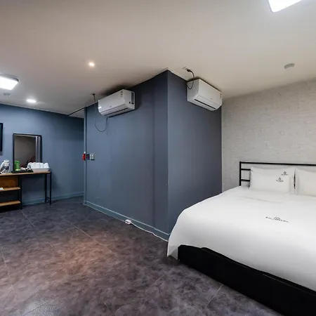 Au Hotel