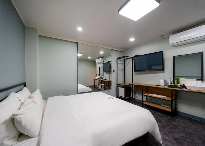Au Hotel